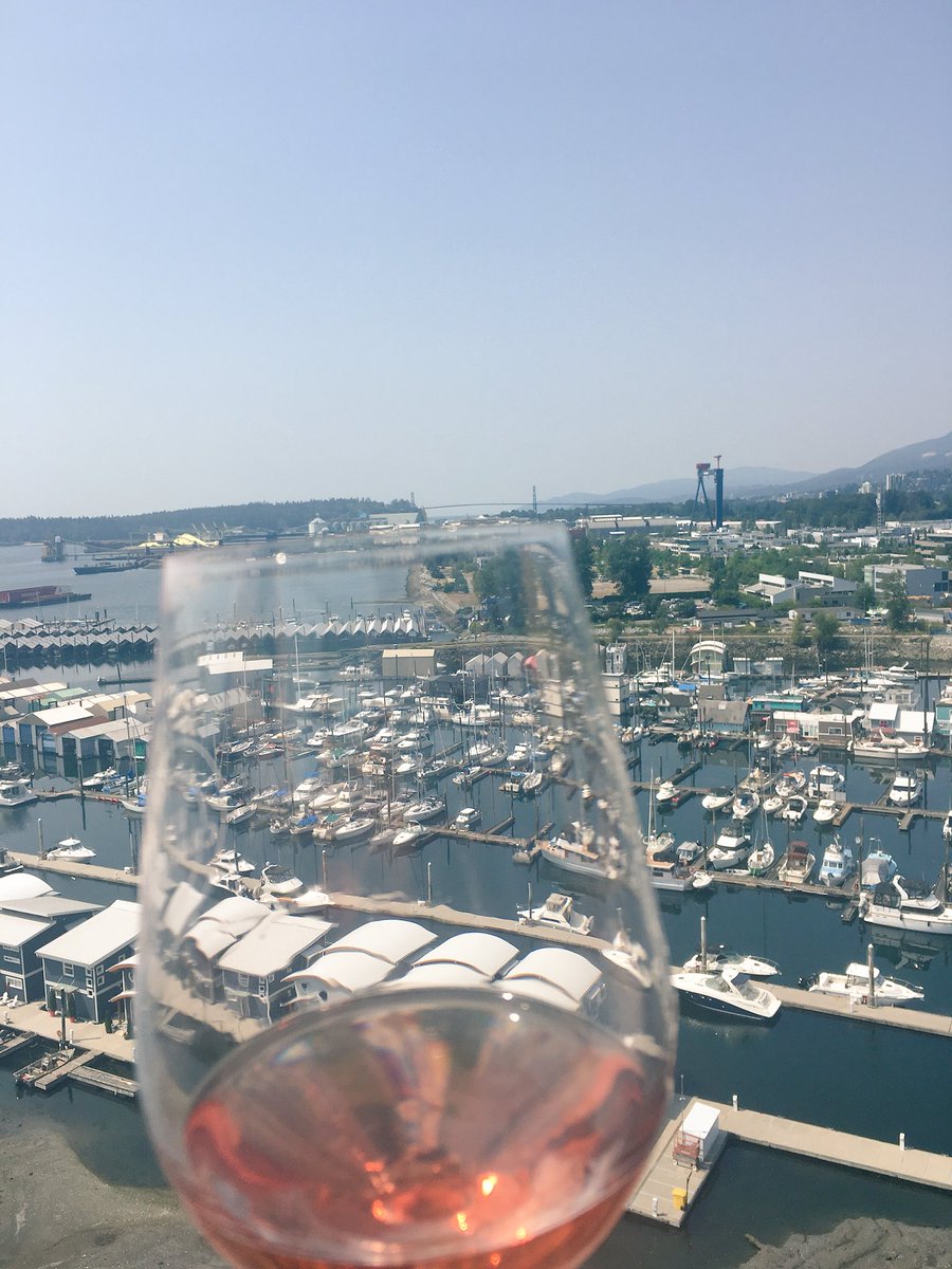 krystintysire's tweet image. Highlight of the summer so far is definitely @DinnerinskyCAN with @kimcrawfordwine 🍷 #UndoOrdinary #DinnerintheSkyCanada