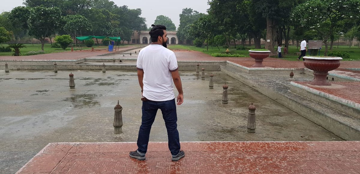 zohabtweets's tweet photo. Main, Shalimar Bagh Aur Barish.
Behtareen.
#Lahore2018
#ShalimarBagh
#Tweet https://t.co/mKLkSN3p7p