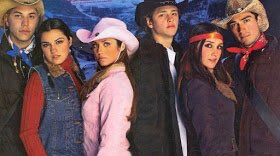 rbdarchived's tweet photo. la sesión de fotos de RBD para la imagen de portada de la canción "Sálvame" en Canadá, 2004. https://t.co/Iuss6WuZn7