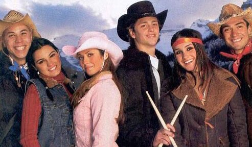 rbdarchived's tweet photo. la sesión de fotos de RBD para la imagen de portada de la canción "Sálvame" en Canadá, 2004. https://t.co/Iuss6WuZn7