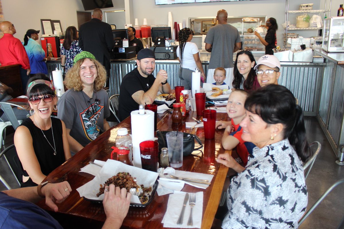 RaysBBQ1's tweet photo. BBQ done right, can put a smile on your face 🤗 Whenever you’re in town come see us! #raysbbqshack #houstonbbq #txbbq #thirdwardbbq #newlocation #samesmoke #3929ost #comeseeus https://t.co/58Q2UyRFEW