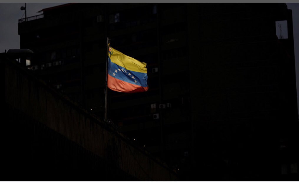 Debemos apoyar al TSJ y nombrar a un Presidente que no haga esperar más al pueblo que está sufriendo . Se robaron el dinero y pretender oscurecerle la conciencia al ciudadano. Cero elecciones y unidad superior como se pidió el 16 de julio. Venezuela quier ver Luz ya !