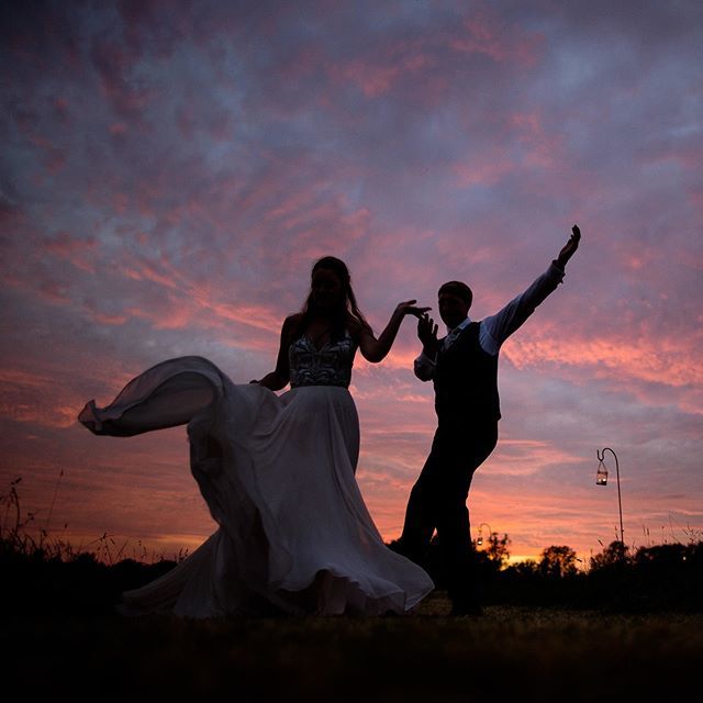 Sunset dance moves.
.
.
.
.
.
.
.
.
.
#diywedding #tipiwedding #salisburywedding #salisburyweddingphotographer #bridesmaids #weddingphotographersalisbury #Durringtonwedding #Durrington #wiltshire #weddingflowers #wiltshireweddingphotographer #weddingphot… ift.tt/2mXIUoj