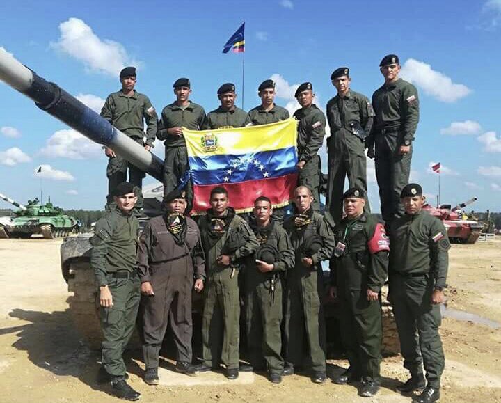 NotiEscoltas24's tweet photo. TANQUISTAS venezolanos GANAN el PRIMER PREMIO, de las MANIOBRAS MILITARES realizadas en RUSIA, derrotando a VARIOS países que ESTAN en la ELITE del MANEJO y DEFENSA del EQUIPO. Los venezolanos se SOBRARON

#ArmyGames2018 https://t.co/vJXtckQMyW