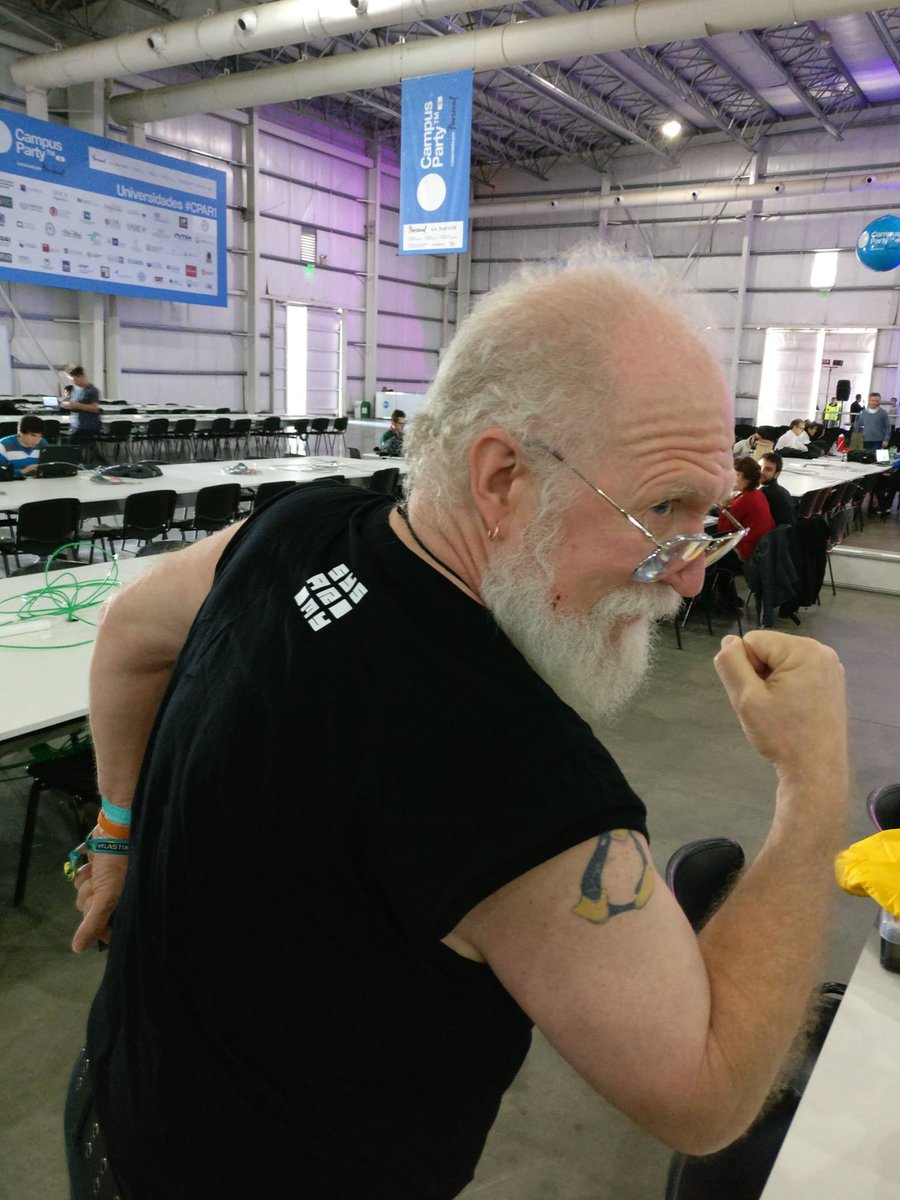 sysarmy's tweet photo. Y a fines de año tuvimos un rally entre @campuspartyar y @ekoparty, participando de los dos eventos en simultáneo. En #CPAR1 lanzamos nuestra línea de antitranspirantes #damesudo y conocimos al nuevo padrino de la comunidad. https://t.co/7KDrJfyWvG