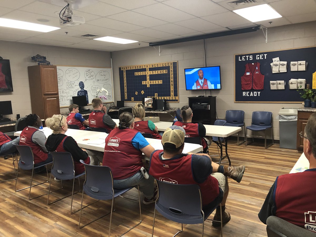 w_chubb's tweet photo. Enjoying our ceo broadcast with the team today with some pizza and popcorn! Great questions and great message from our leader! Thank you Marvin!! @HR4Connected @MarvinREllison https://t.co/Gw9VfvGZHH