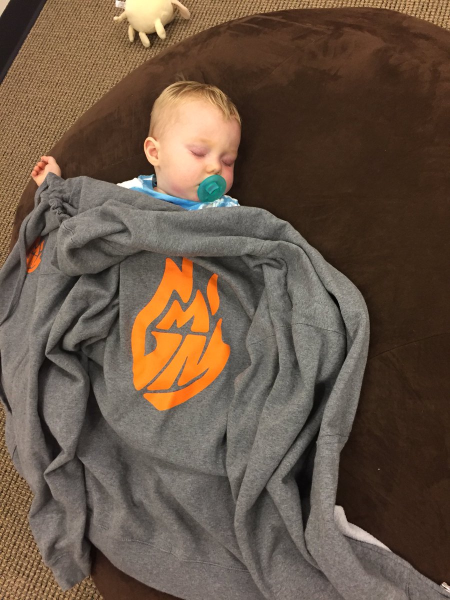 ceejay413's tweet photo. @rhettandlink sleeping under the warmth of GMM flames... #daddyshoodie #nappingbabies https://t.co/FeNiN9mazn