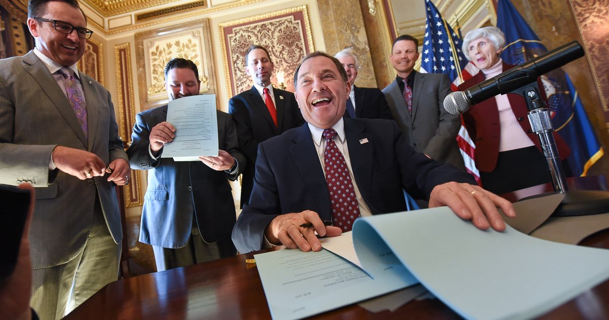 SLTribPolitics's tweet photo. Feds’ decision on Utah Medicaid waiver likely delayed until after the public votes on full expansion, according to NY Times report https://t.co/5uvAwqqOHm https://t.co/hanYHFQnxv