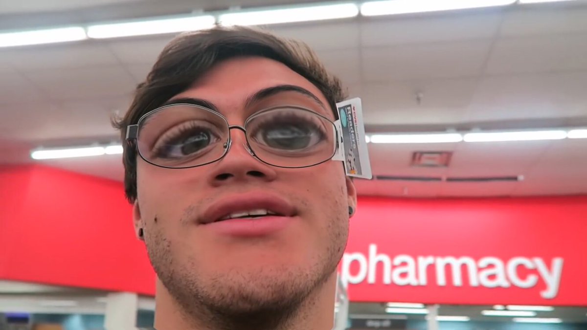 retrodols's tweet photo. @EthanDolan how does it feel to be a legend at pranks.... and memes https://t.co/co3BoIkLv0