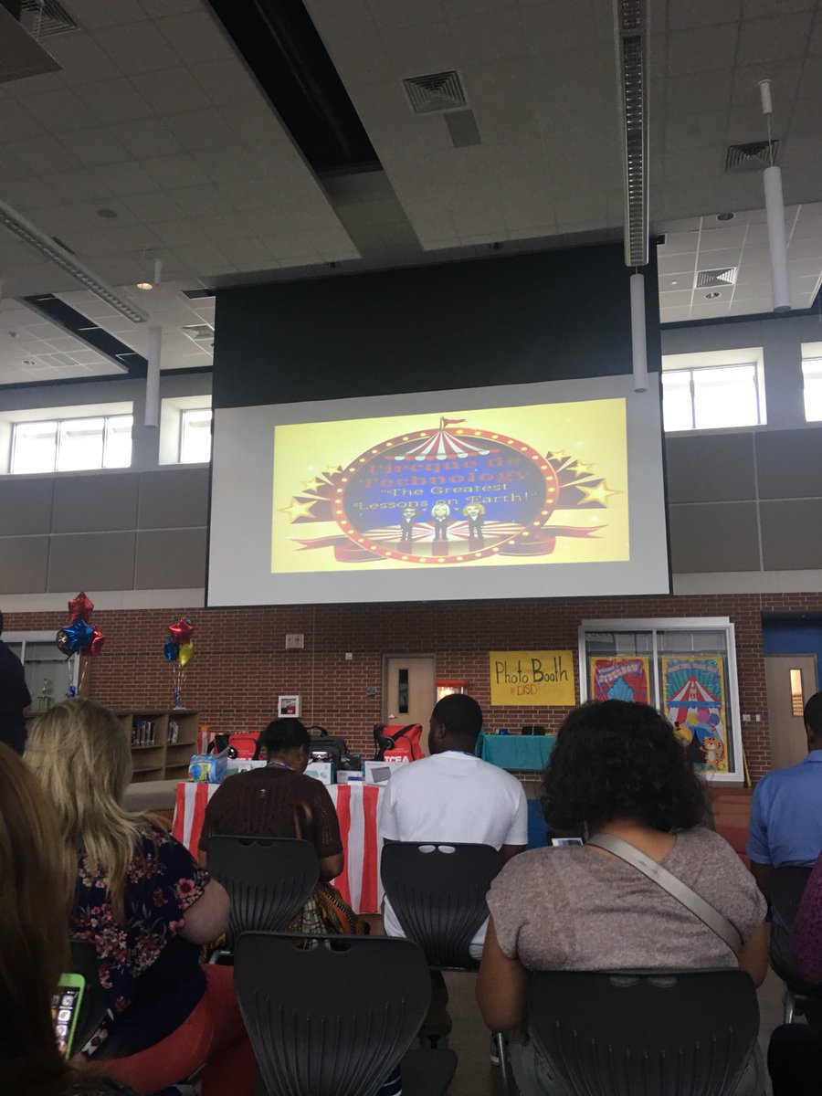 chrissavina1's tweet image. Great fun at the tech training! #DISDtechnology