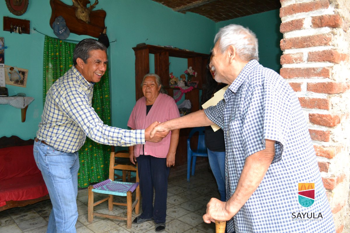 SayulaGob's tweet photo. Con la dotación de sillas ruedas para nuestros adultos mayores, el Gobierno Municipal de #Sayula promueve la integración social y el desarrollo de las personas con alguna discapacidad gracias a las gestiones realizadas ante la Secretaria de Desarrollo e Integración Social. https://t.co/TkeHlZe8rE