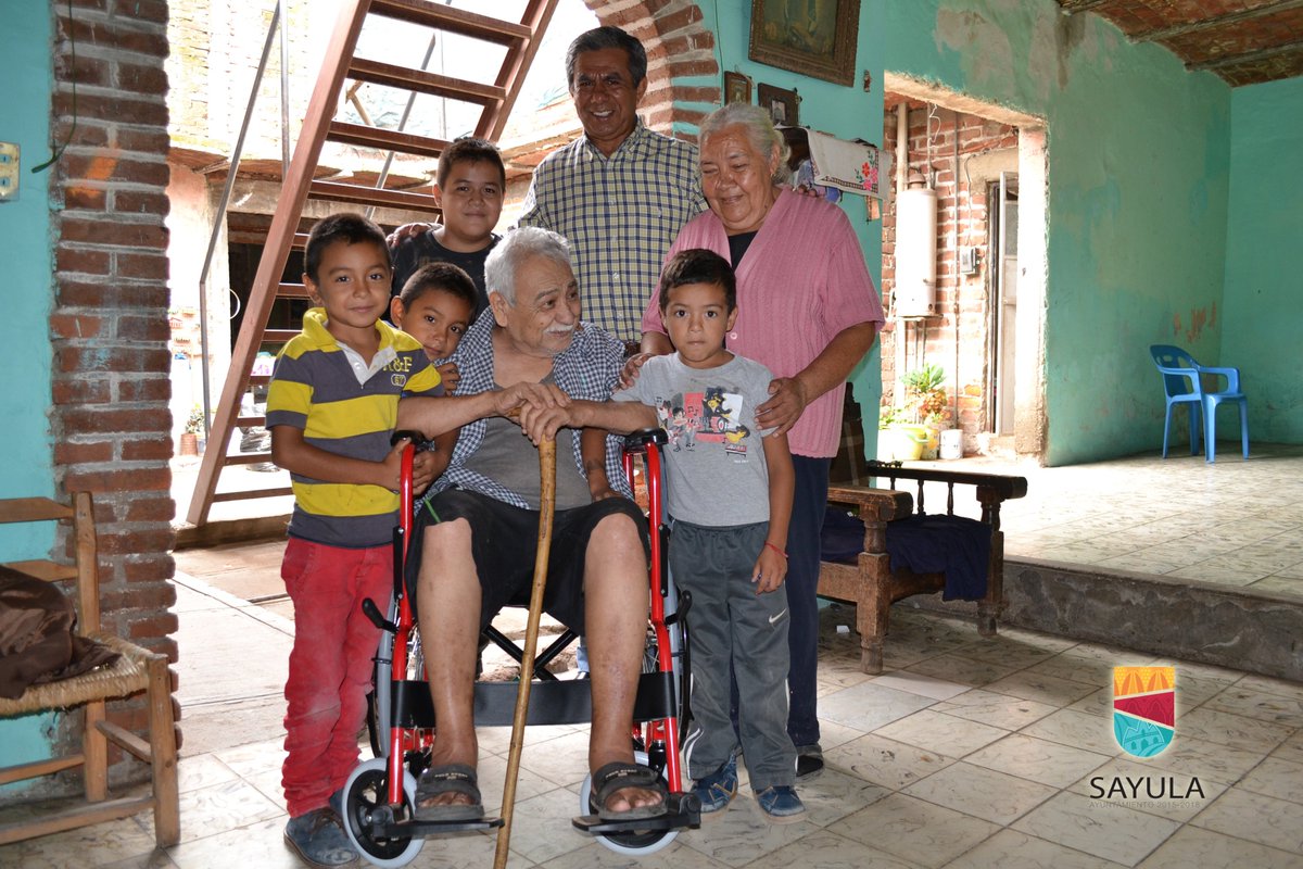 SayulaGob's tweet photo. Con la dotación de sillas ruedas para nuestros adultos mayores, el Gobierno Municipal de #Sayula promueve la integración social y el desarrollo de las personas con alguna discapacidad gracias a las gestiones realizadas ante la Secretaria de Desarrollo e Integración Social. https://t.co/TkeHlZe8rE