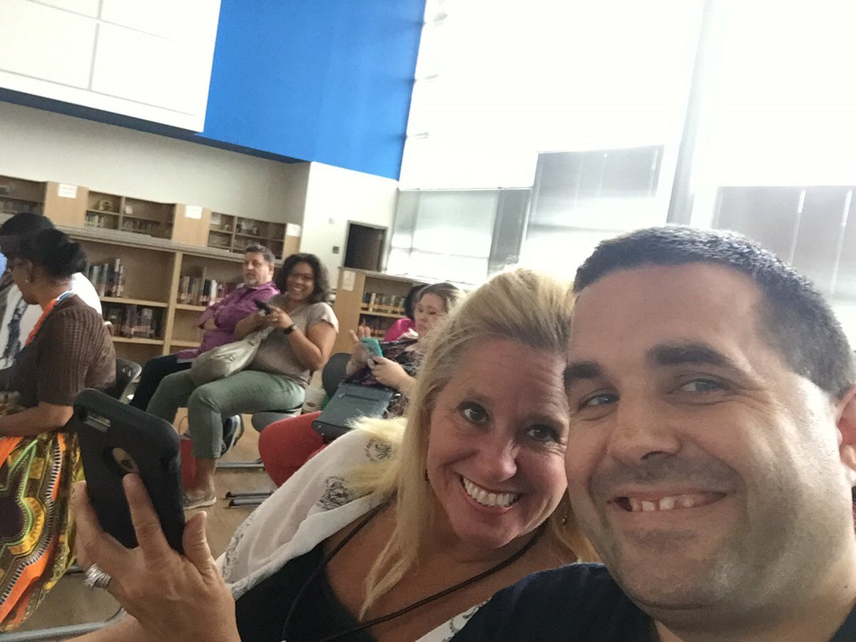 robertwseals's tweet image. Hanging with the one and only Tina Rodery. #DISDTechnology