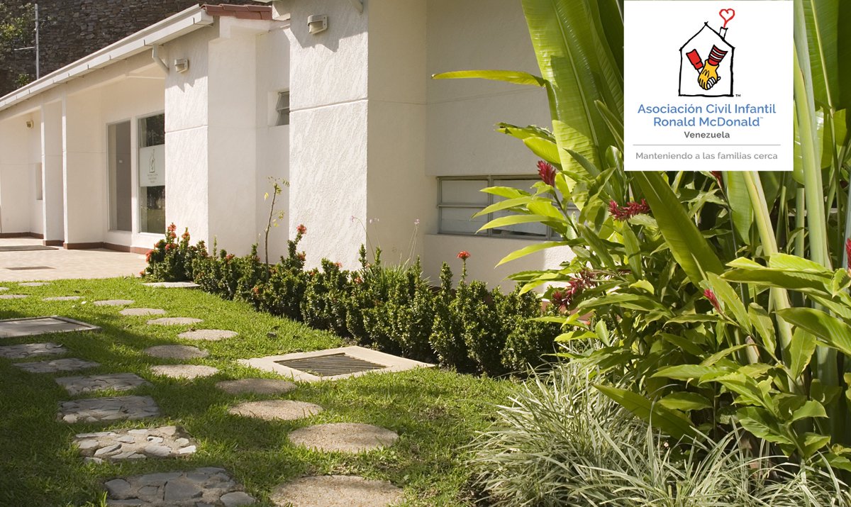 casaronaldvzla's tweet photo. Mamá / Papá: tenemos hospedaje #gratuito para ti y tu hijo(a) cuando viajen a #Caracas por atención médica para el niño / adolescente. Contamos con:
-24 habitaciones con baño 
-Cocinas
-Lavadoras
-Transporte al hospital
-Ambulancia 

Llámanos por el 0212-9750566
RT si pueden https://t.co/1j3n3T6mxJ
