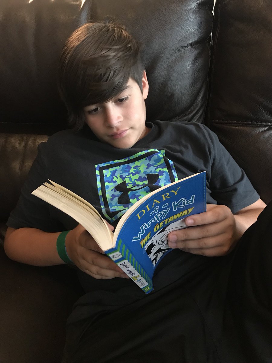 tefftwith2fs's tweet photo. This guy doing some reading 📘 to earn some electronics time 🤩. Yep that’s right! #youhavetopaytoplay #parentinghack #AshlandSOAR https://t.co/vwqMAZApei