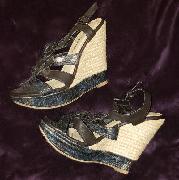 tamaleconsalsa's tweet photo. So good I had to share! Check out all the items I'm loving on @Poshmarkapp #poshmark #fashion #style #shopmycloset #divalounge #sugar #vincecamuto: https://t.co/rc5aMmjMoS https://t.co/jfcT3YRKbg