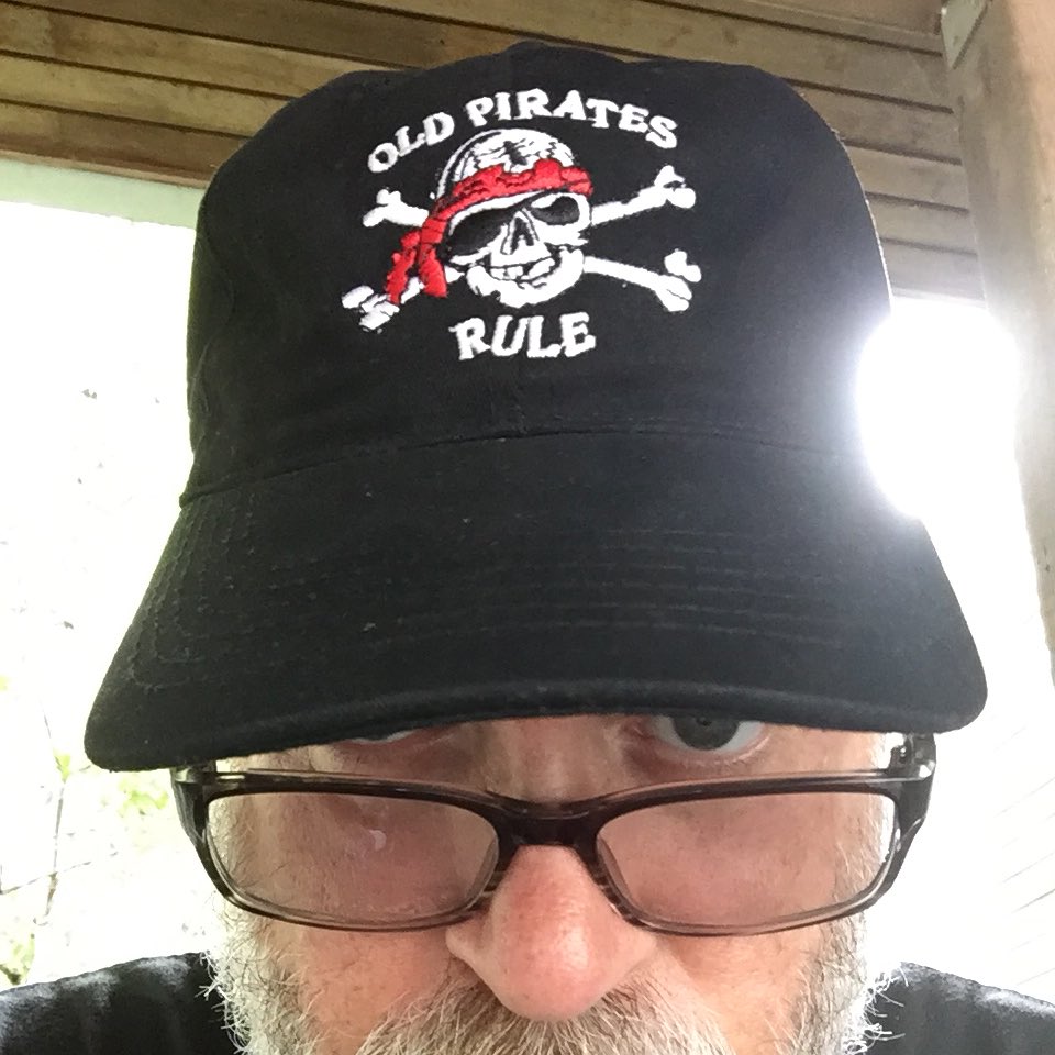 tententacles's tweet photo. Finally. A hat for real pirates. #SeaOfThieves #BeMorePirate #BeOld https://t.co/qkFwXjhaHh