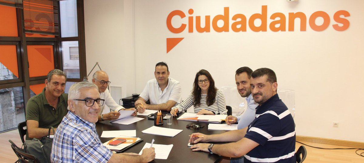 En la tarde de hoy, reunión con los coordinadores de los Grupos Locales de <a href="/CsValladolid/">CS Valladolid</a>. 
Seguimos trabajando para consolidar nuestros equipos y nuestro proyecto en todos los rincones de la provincia.