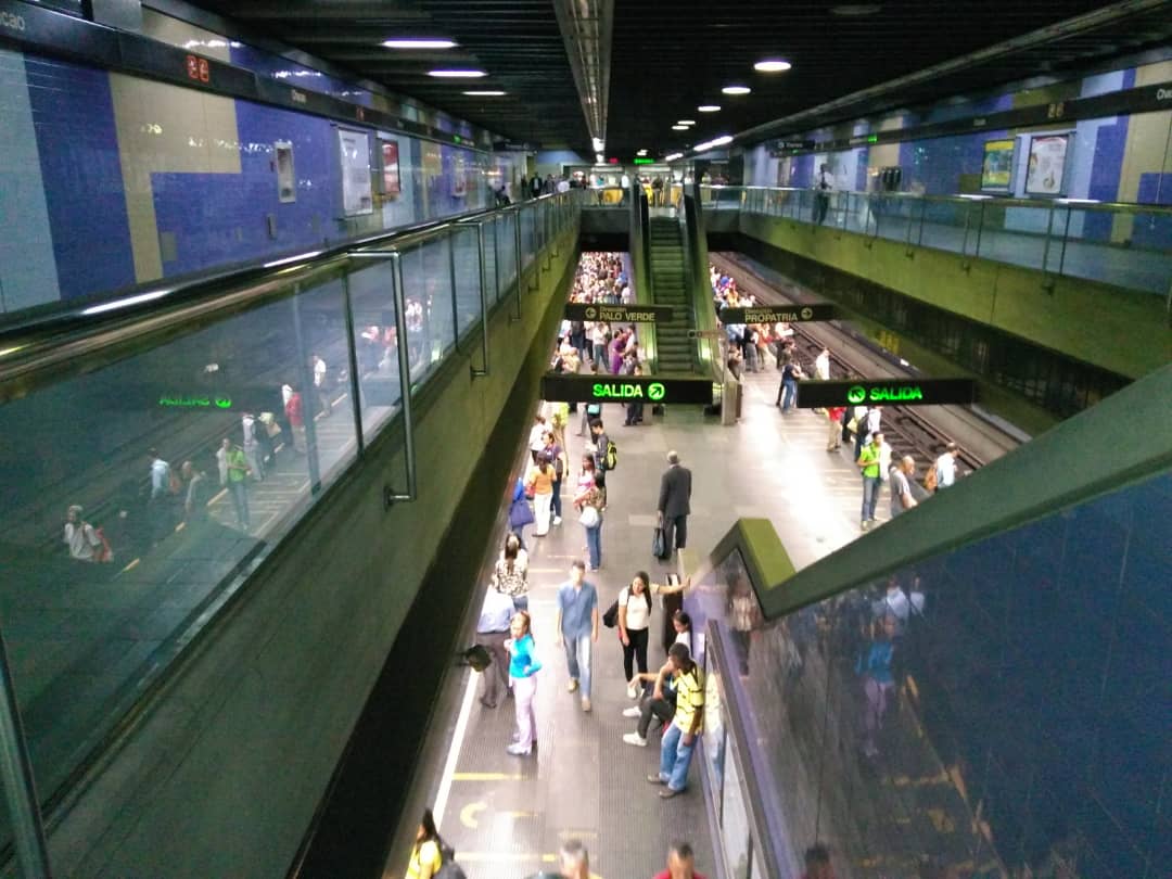 Efecto Cocuyo Twitterren: &quot;#Ahora Estación Chacao del Metro de Caracas (4:30 pm) funciona normalmente. Todas las estaciones de la línea uno están operativas #31Jul… https://t.co/NhQFelphs9&quot;