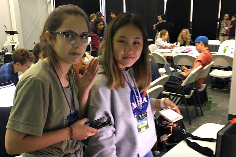 LANACION's tweet photo. ORGULLO NACIONAL 🇦🇷👏 Estudiantes argentinas ganaron un premio de la NASA https://t.co/oe4QB8bOOI https://t.co/RoRTFBR4Am