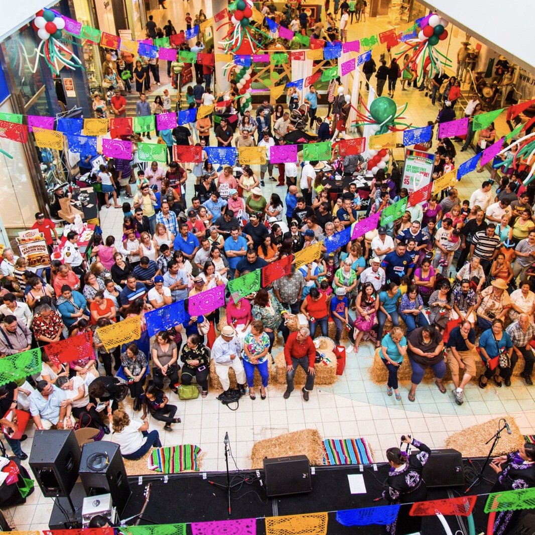 SDVisualProduct's tweet photo. Taco ‘bout a party! 🌮💃🏼 We had fun at this fiesta event at Plaza Bonita, and are looking forward to the upcoming Fiesta! Party on the Patio event @shopmainplacemall on 9/8! See you there! 🌵☀️ https://t.co/AyuF8GDbUi