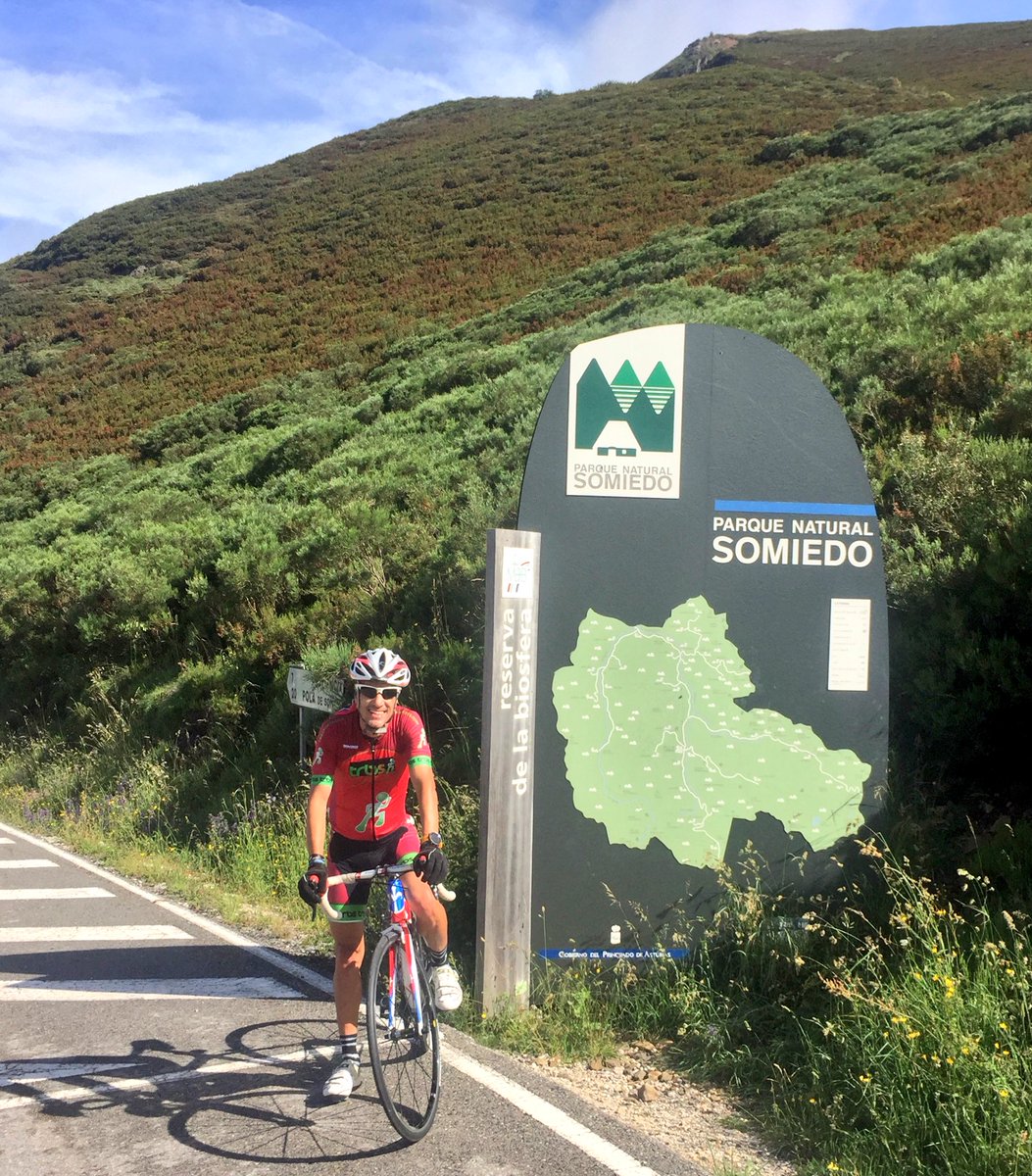 DepaRunner's tweet photo. En Somiedo hubo tiempo para todo: sábado Farrapona y domingo San Lorenzo 🚴🏼‍♂️

#EDPDesafiOSOmiedo #Somiedo #Asturias #ParaísoNatural #bike #biker https://t.co/zF2v599ryN