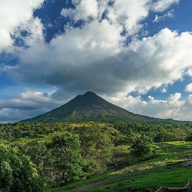 costaricaexprts's tweet photo. Tag a friend youβd like to bring here! #costaricagram #beautifuldestinations #arenalvolcano #puretrek #costarica @puretrek https://t.co/HAeqfRiOri https://t.co/9eunjF6XW1