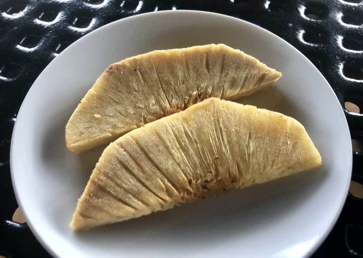 MindsetMaroon's tweet photo. Sweet, sweet Jamaica! 🇯🇲👍🏽😊
#JamaicanCuisine #JerkChicken #JerkPork #EscoveitchFish #Festival #FriedBreadfruit #SummerInJamaica 🌞 https://t.co/E7CHyMLDEb