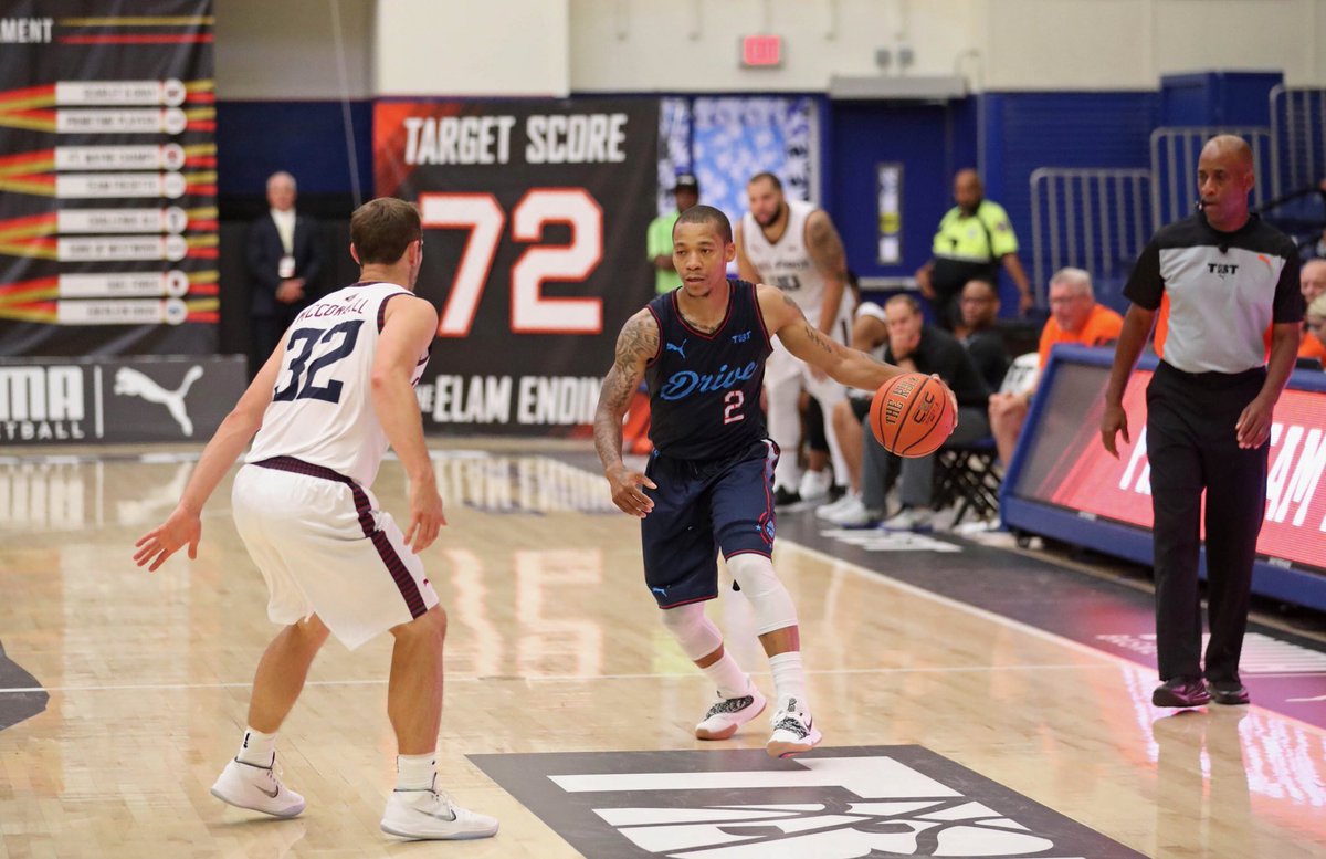 EberleinDrive's tweet image. Another HUGE shoutout to @point3hoops for providing our guys with their Triple Threat tights. 

In case you missed it, they helped @handlebyrandle absolutely destroy defenses on ESPN this past weekend &amp;amp; lead us to the Final 4 
#MadeForBasketball #Point3 #LetsDrive