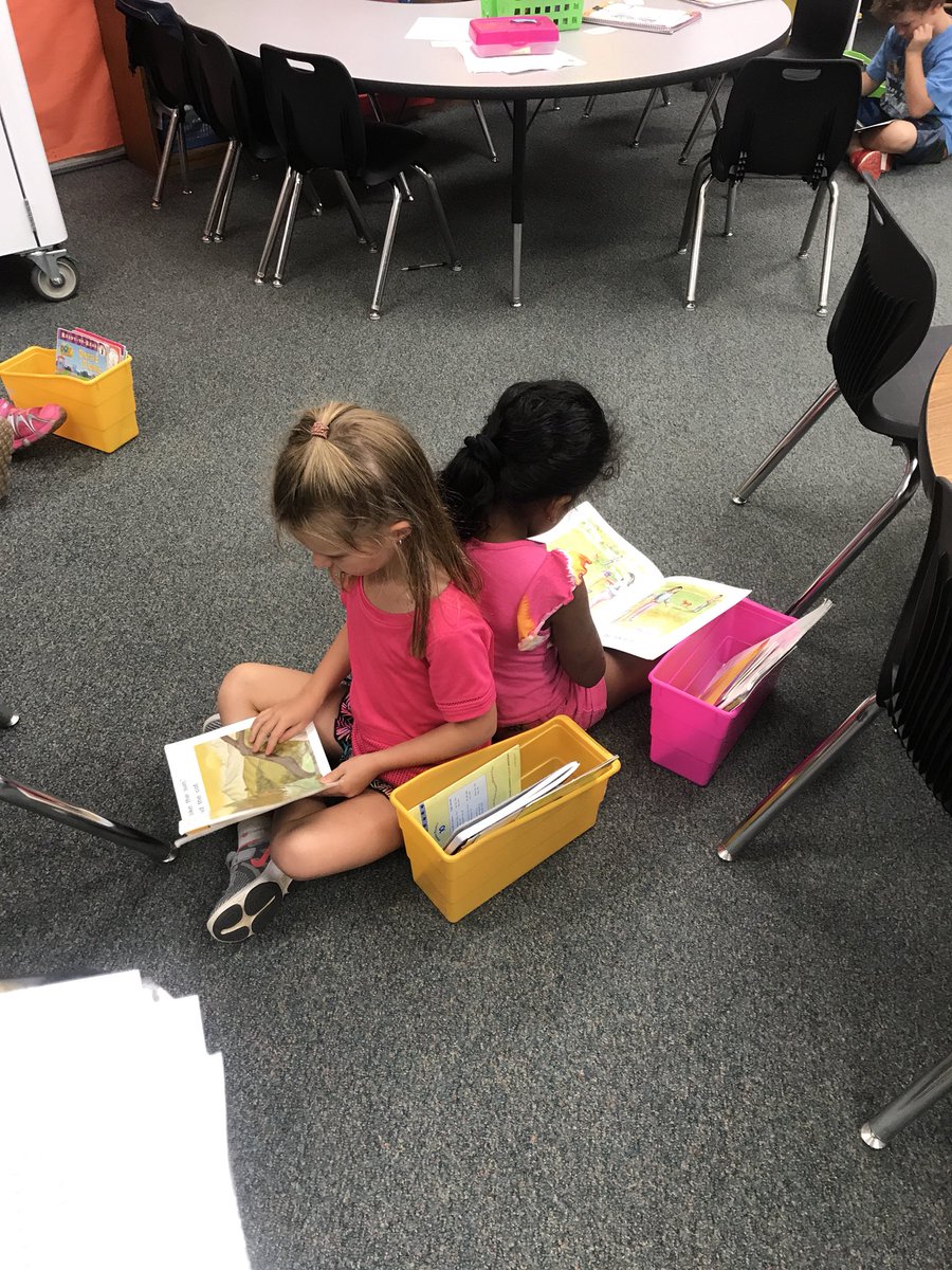 MsBrandonWMES's tweet photo. 1st grade is building good reading habits and learning how reading partners work together! #readingrockstars #powerofthepinapple #WMESrocks https://t.co/pplH9rWWlV