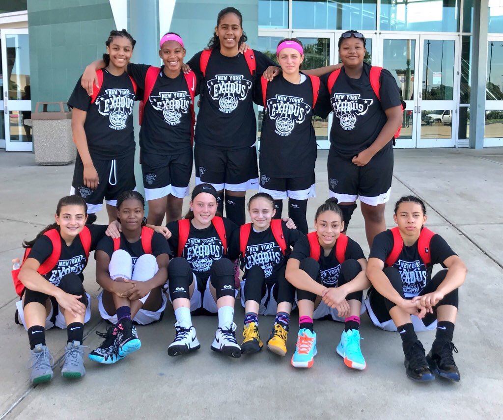 AnnaConza1's tweet photo. Had an amazing experience this July with these guys!!  Learned a lot, and made friends. Thank you to my coaches @DNute_22  @mrsdwill35 for teaching me so much and pushing me to be better and more confident.✖️❤️ https://t.co/Me0qQPKS8S
