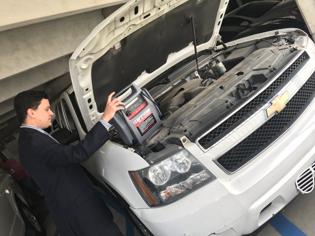 Mrs_Kral's tweet photo. Big thank you to Glenn for lending a hand! I have never seen a manager go that far above and beyond. You stood in the car garage, in 100 degree weather, for an hour, to help us. WOW!! @HiltonHouston @HiltonHotels https://t.co/YGKK9hKzY3