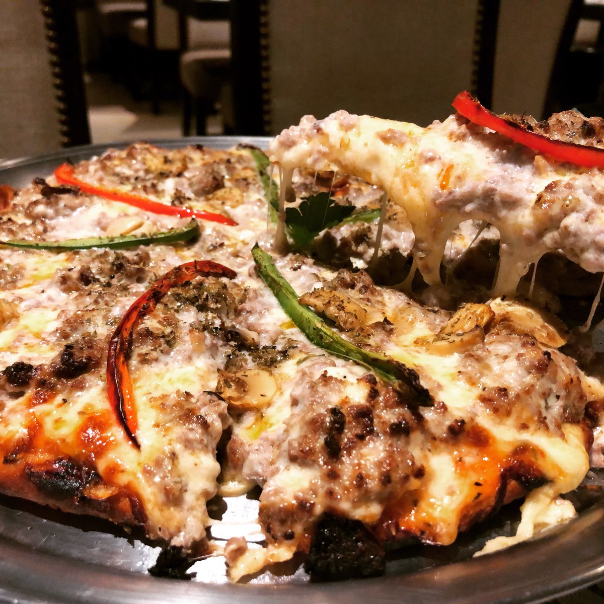 MilordHotel's tweet photo. Y si hoy cenamos pizza🍕?! Nuestra pizza Milord está riquísima! Te esperamos esta noche! #morrones #carnemolida #quesomozarella https://t.co/kr5CVKZOqD