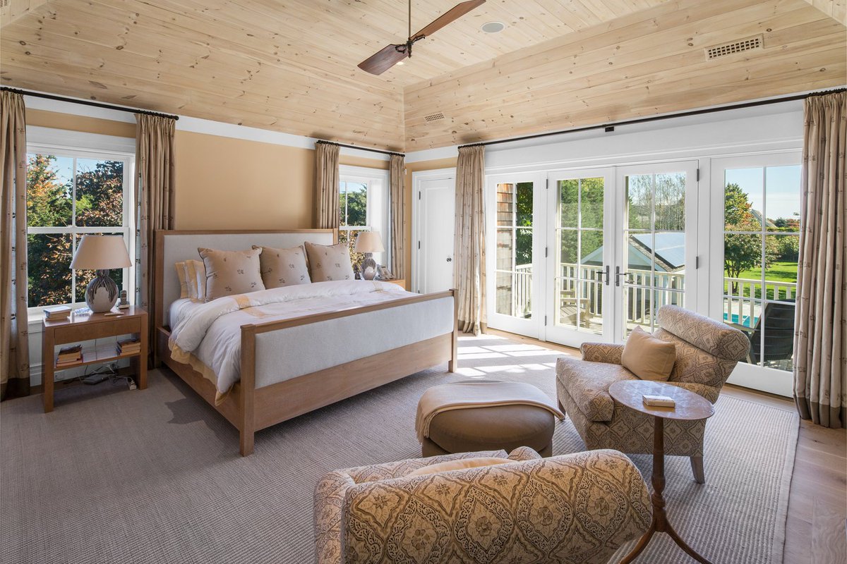 Custom master bedroom with balcony overlooking a gunite pool and giant back yard. Contact us today and let’s build your custom home.
.
.
.
#TelemarkService #Custom #Craftsmanship #StartBuildingToday #Green #PropertyServices #TheMarkOfExcellenceInLuxuryHomes 
#TelemarkInc