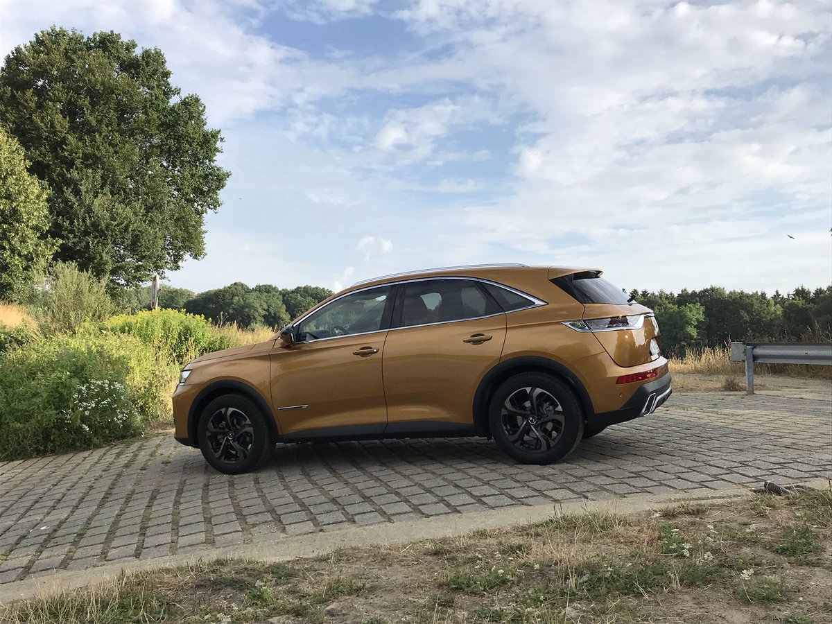 GerdKebschull's tweet photo. *DS 7 Crossback*
Minimalrunde 15 km, 65 km/h, *4,6 l/100 km*
#citroen #dsLine #Ds7
#ds7crossback. @DS_Official @Citroen @CITROEN_DE https://t.co/g23XBjGRXu