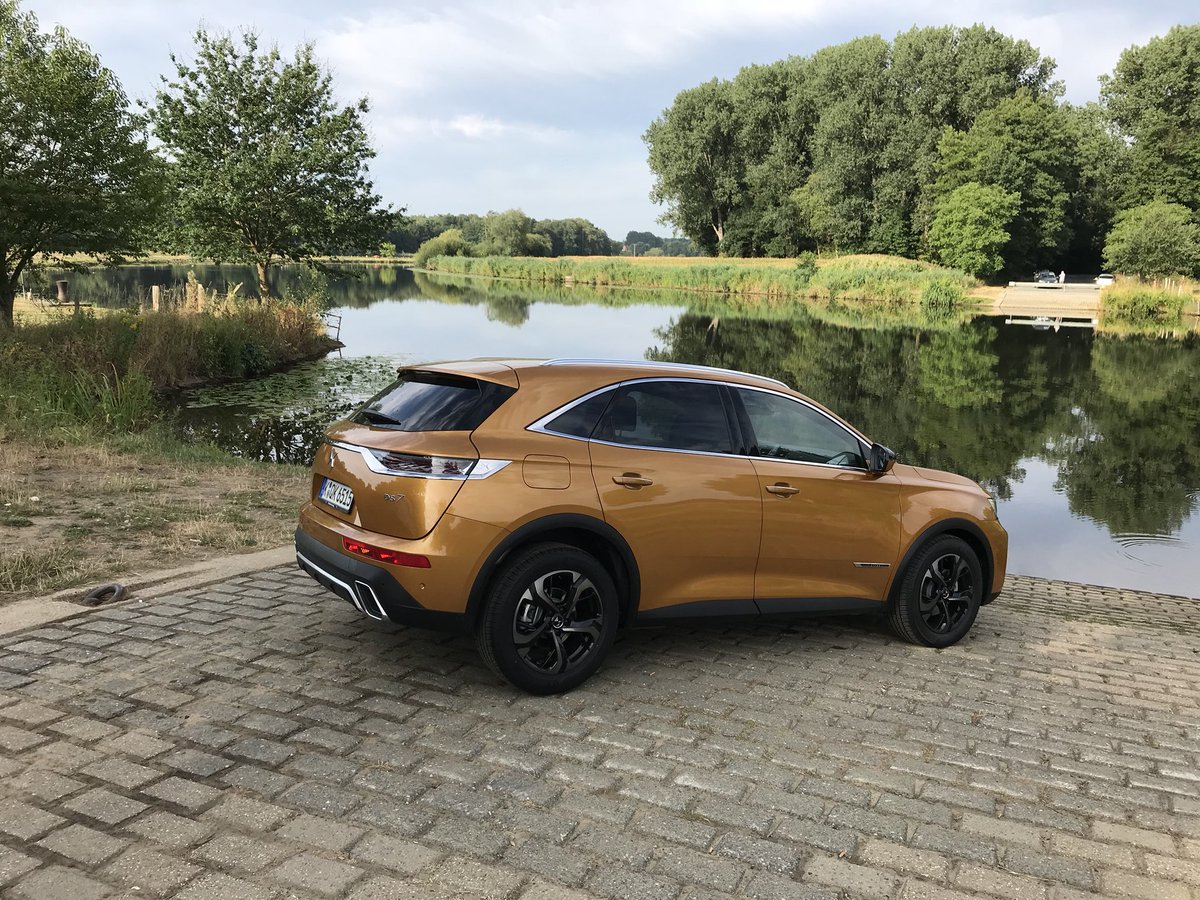 GerdKebschull's tweet photo. *DS 7 Crossback*
Minimalrunde 15 km, 65 km/h, *4,6 l/100 km*
#citroen #dsLine #Ds7
#ds7crossback. @DS_Official @Citroen @CITROEN_DE https://t.co/g23XBjGRXu
