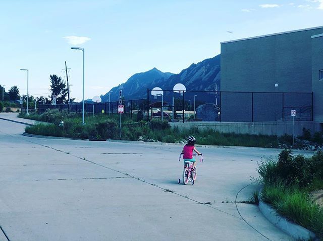 ImUnagi's tweet photo. Every day I’m pedaling #summer nights #boulder https://t.co/CFASWDiNLn https://t.co/jMmMuMLWK1