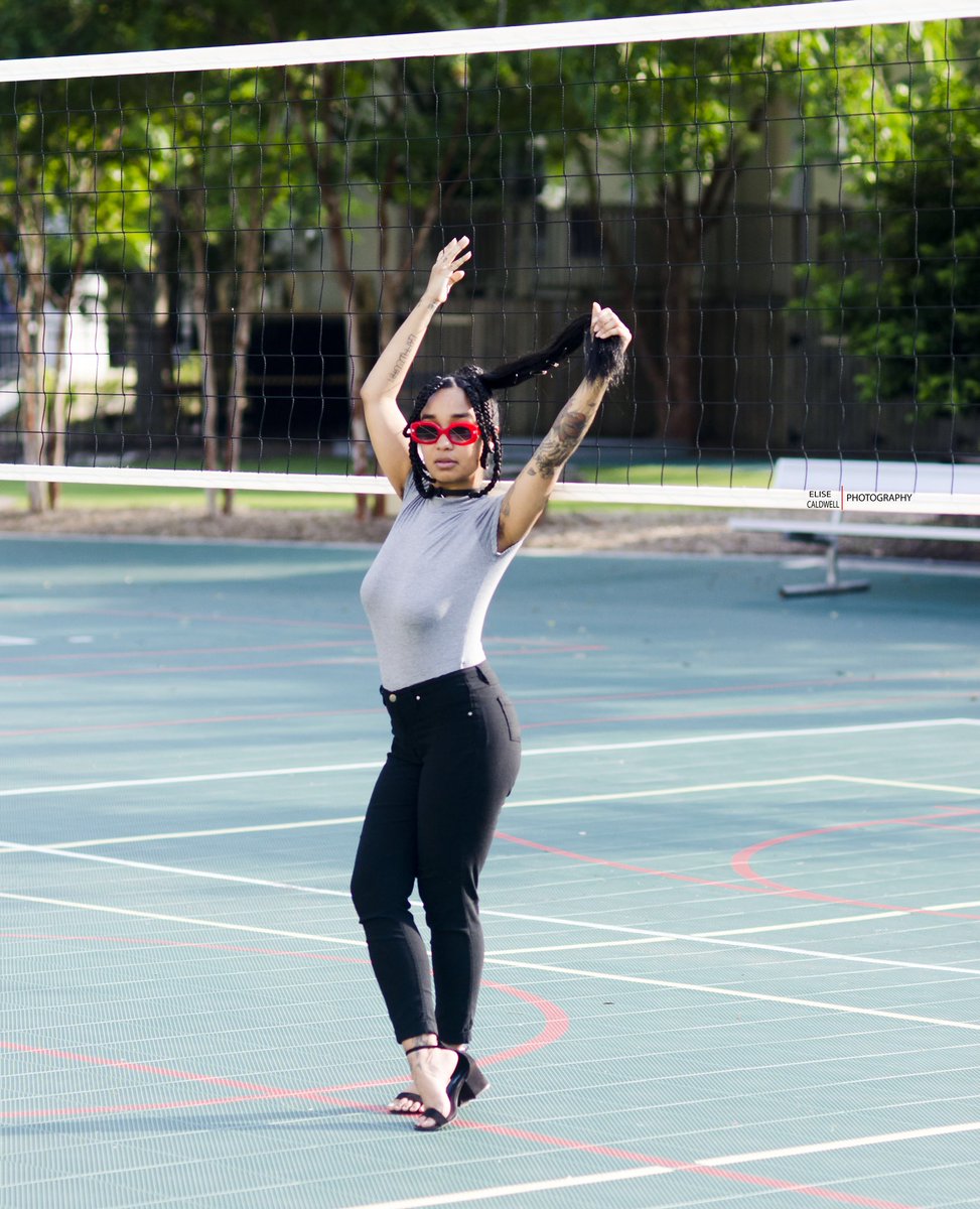 veethehippy's tweet image. og princess, graceful poses 🍒

📷 : @Brownbonee1