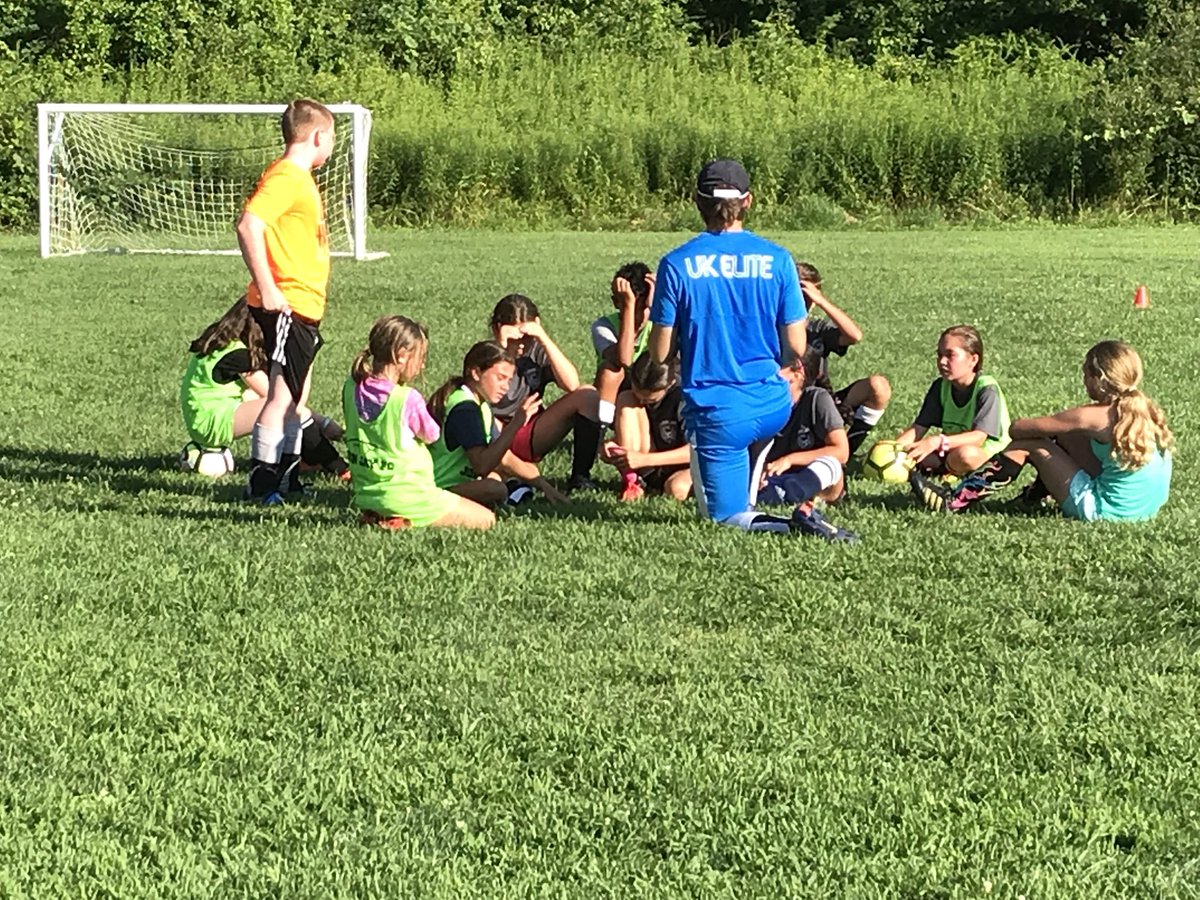 JohnJayFC's tweet photo. Tonight went amazing with @LorinOnTV joining in our summer programs which saw John Jay Lil Jays, FCUSA Summer Program &amp; the @UKElite Summer Camps in full attendance! Thanks to Lorin for training with the FCUSA 05 Boys Led by our DOC @Gerard_Jones #FitnessFriday #FiOS1news thanks https://t.co/LI1yMWZsFi