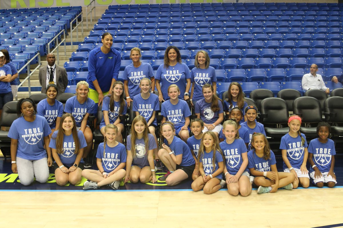 TTH players and coaches had an opportunity to take a pic with Liz Cambage <a href="/dallaswings/">Dallas Wings</a> game last week! #truetexashoops #wnbaallstar #amazingplayer