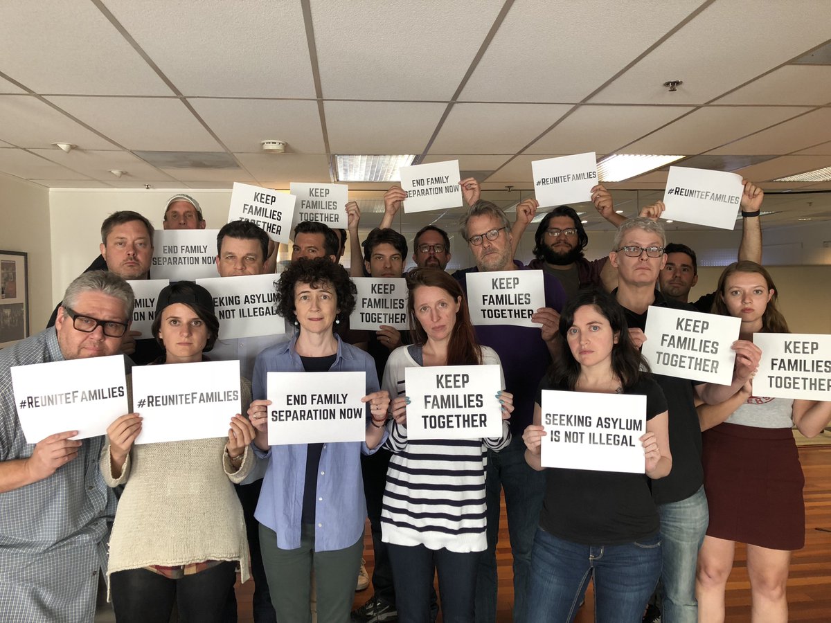 DavidHMandel's tweet image. Join @VeepHBO writers room in donating to RAICES to support legal services for separated families. #onevidaatatime #reunitefamilies  tinyurl.com/onevida.  We challenge the writers room of #HBOVinyl &amp;amp; @Speechless_ABC to do the same!