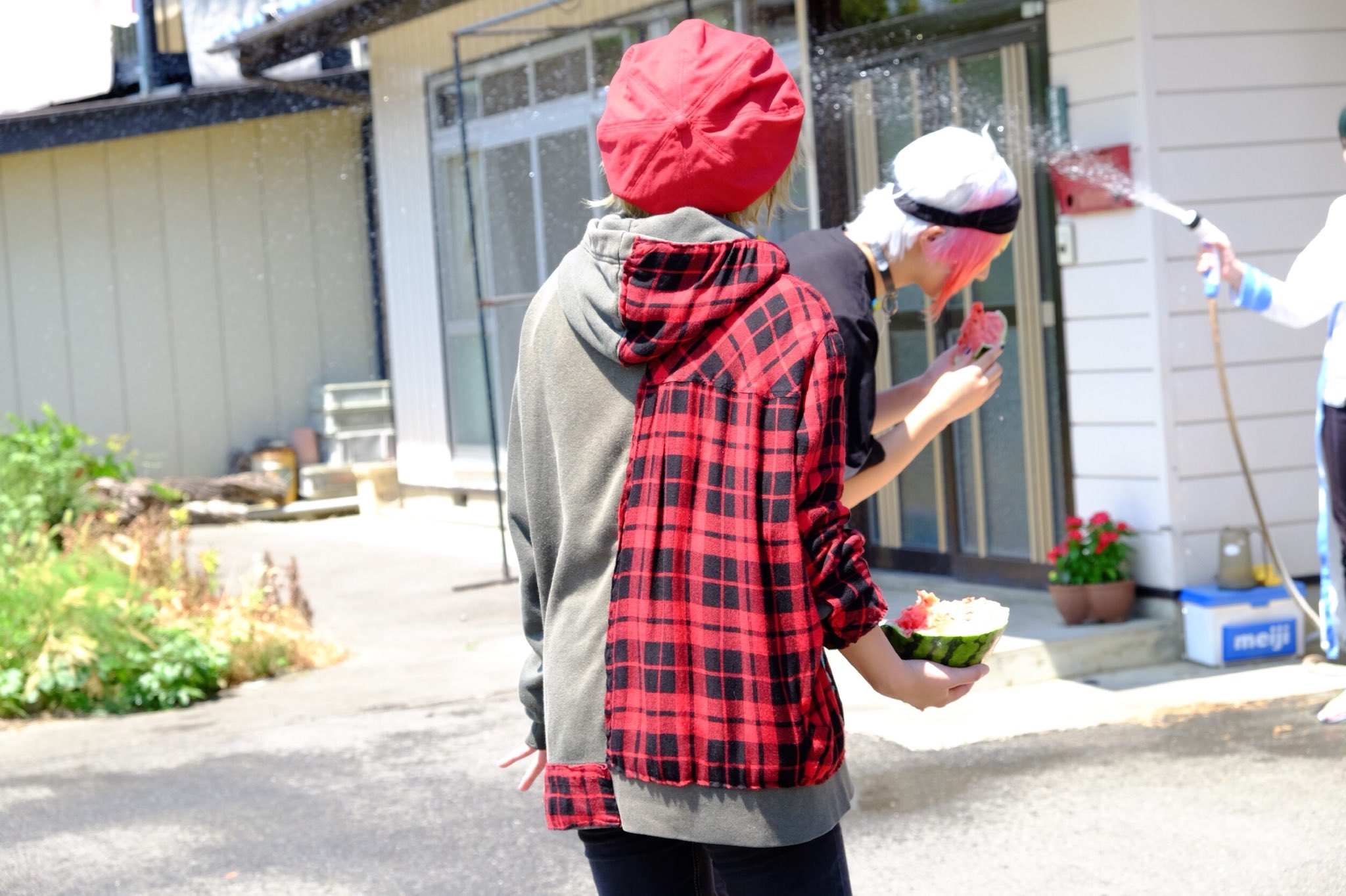 柏 もち 通知壊れてます 狼ゲーム コスプレ注意 ユキナリが スイカ割りしてるよ とピースした途端 新村が背後で水をハイドロポンプ それでもスイカを食べ続けるリンタロウ 柏 もち 通知壊れてます 狼ゲーム コスプレ注意 ユキナリが スイカ割りしてるよ とピースした途端 新村が背後で水をハイドロポンプ それでもスイカを食べ続けるリンタロウ