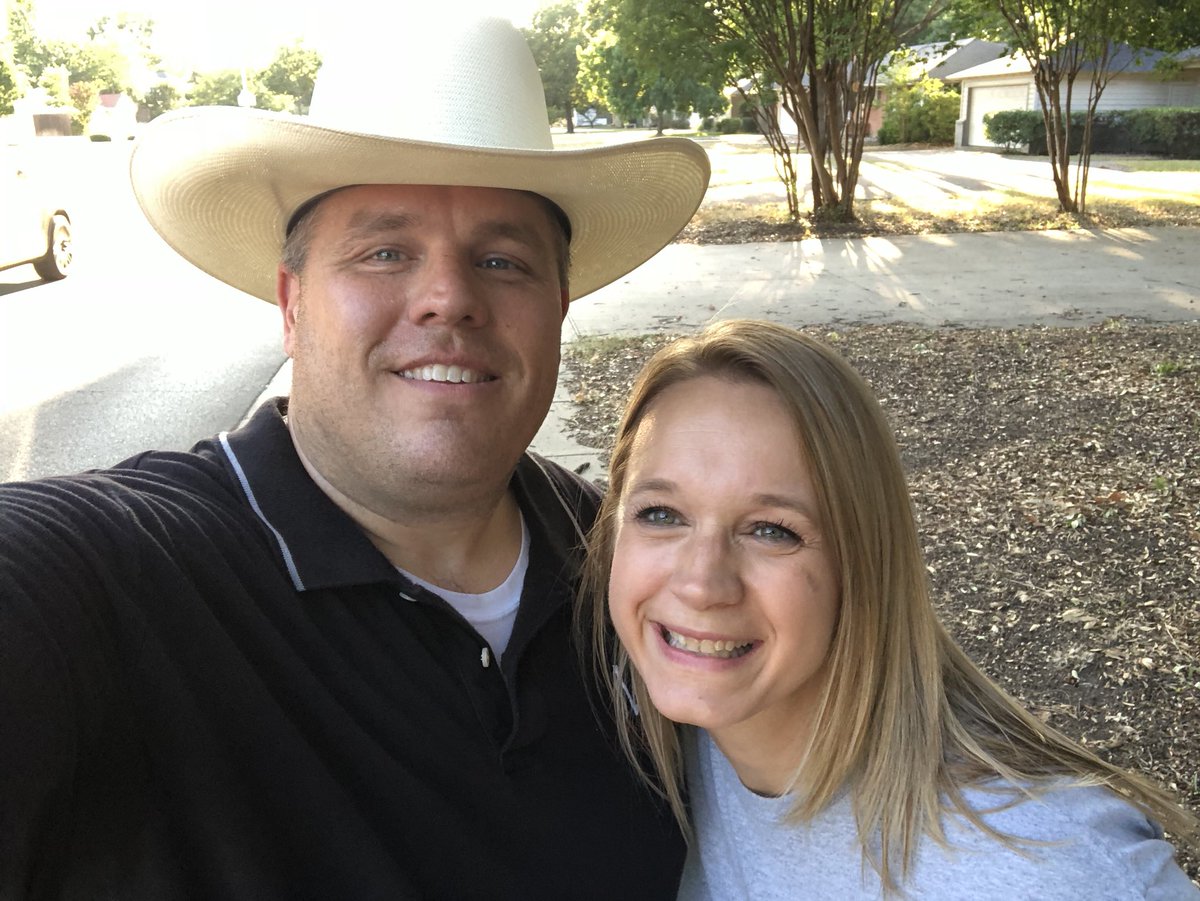 dmeek2002's tweet photo. Perfect ending to the day...blockwalking with my favorite candidate @meek4sheriff. 💙💙💙
#datenight #meek4sheriff #favoritecandidate https://t.co/QLEBgfMVaY