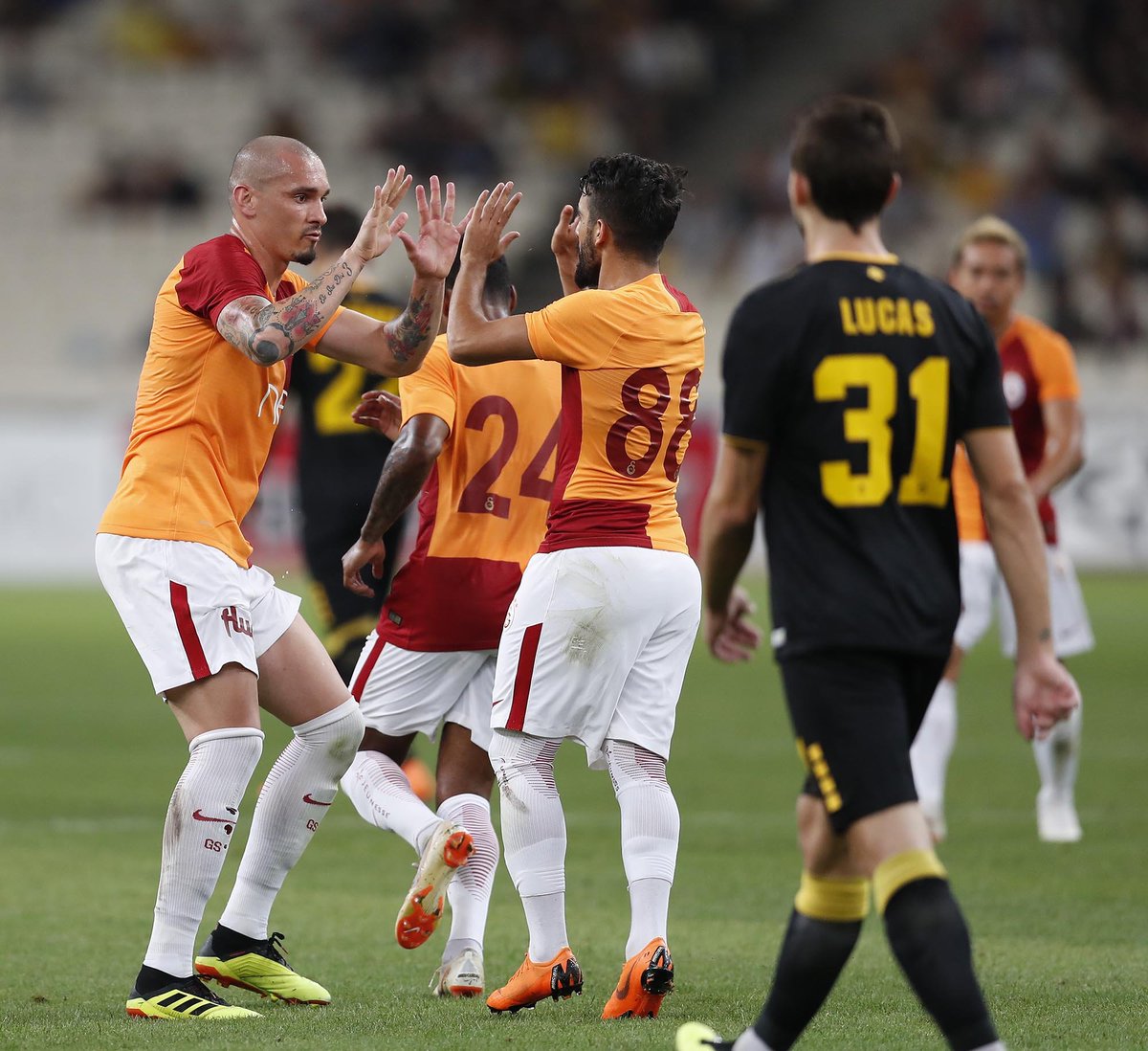 b_alqsid's tweet photo. 📸 #AEKvGS #Galatasaray https://t.co/RmjbMw9RiU