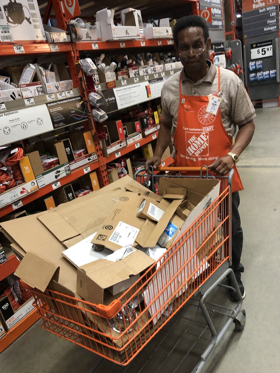 DaveWHDKD1601's tweet image. Al (who all of a sudden is camera shy!), Ted, and Lucas comin through on the #D164cardboardcontest @MYoungson1603 @CollazoH @SASMChris1603 @gohlstin75 @PaulDeveno #ShelfAvailability ⬆️