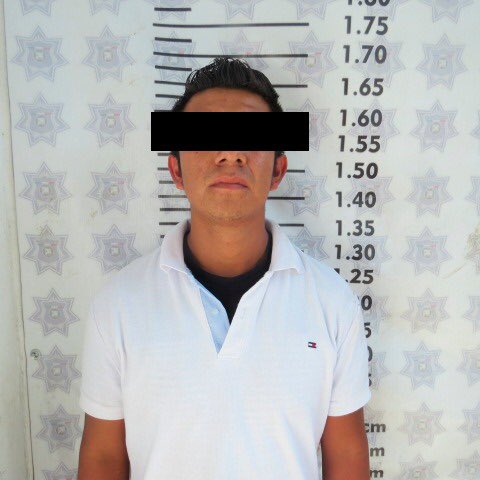 alfonsocruzoax's tweet photo. Tras un asalto con arma de fuego a la tienda #Coppel de #Xoxocotlán, elementos de la Policía Municipal montaron un intenso operativo que permitió detener a dos sujetos con un botín de 100 mil pesos a bordo del taxi placas 3525-SJJ sitio “Garra de Jaguar” de la Colonia Guardado. https://t.co/BU6GRXrhzr
