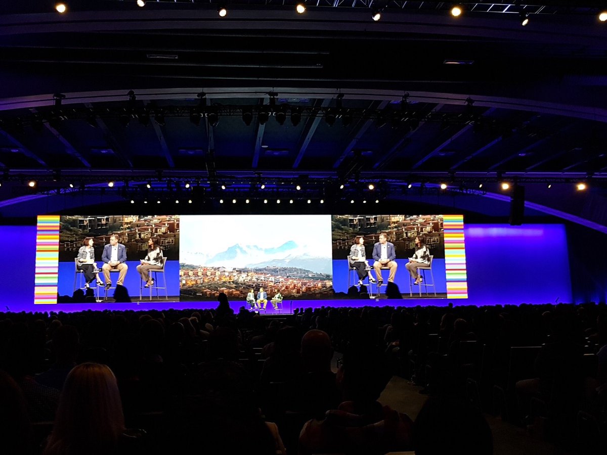JoseantonioJun's tweet photo. Quiero agradecer al CEO y fundador de @Twitter @jack por darme esta gran oportunidad de participar en #OneTeam y poder compartir el trabajo que venimos desarrollando con la #DemocraciaHorizontal en @Jun
Gran reencuentro también con @dkroy con quien seguimos trabajando @medialab https://t.co/DPbQZuOdAR