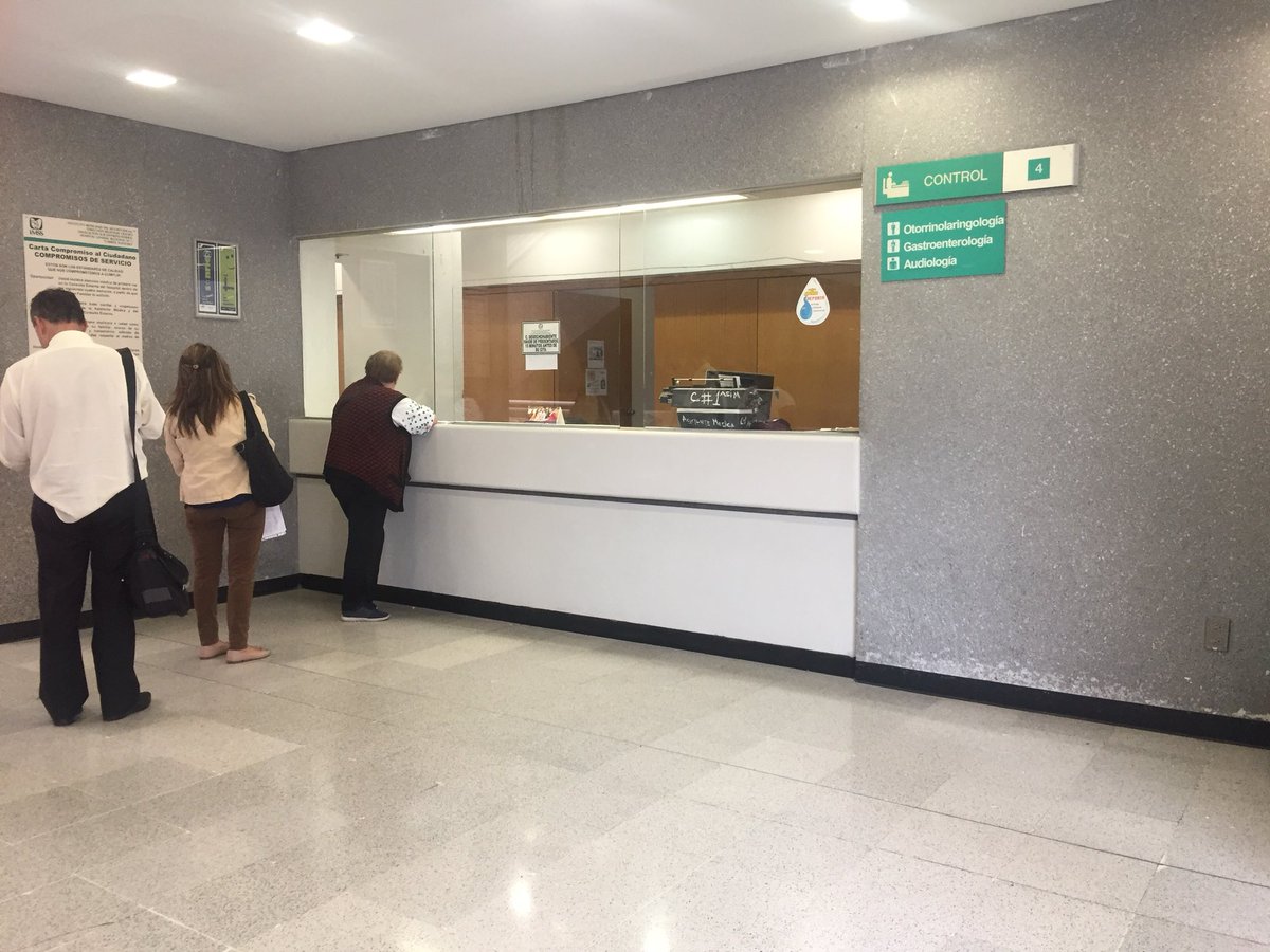 FetucciniAlfred's tweet photo. Gracias a los sindicatos rapaces #SNTSS Ésta es la entrega y servicio que da el #SeguroSocial en #México, con esperas de 45 min por qué las encargadas del control ni siquiera su lugar ocupan. @Tu_IMSS #IMSS @tuffic_miguel https://t.co/BjVRpw4tJM