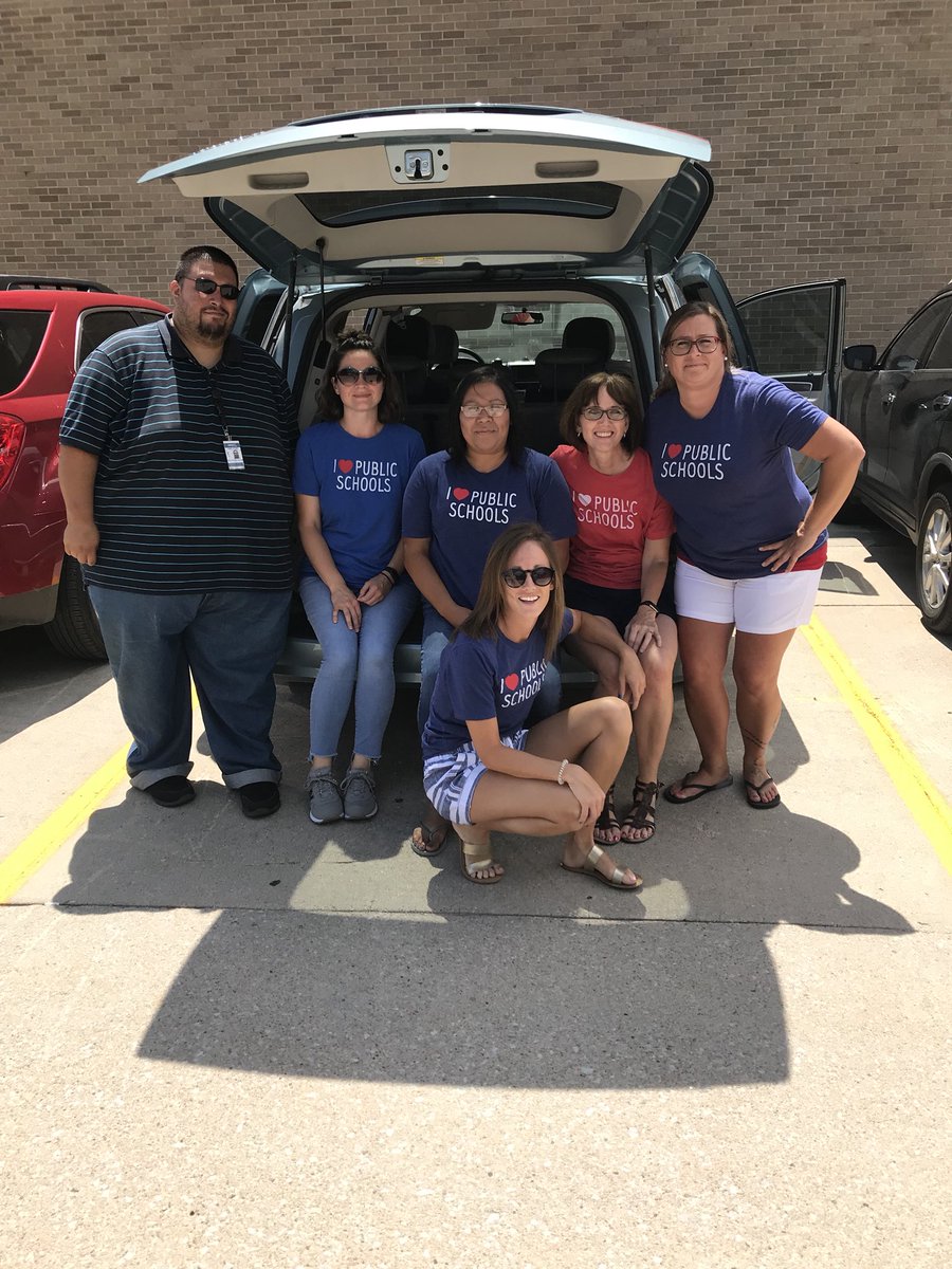 LeslieBaxter10's tweet photo. Awesome BSP team made 15 home visits and delivered back to school totes to some of our kids!!  #KidsDeserveIt #OPSProud #chandlerview https://t.co/S8hUwMd2uT