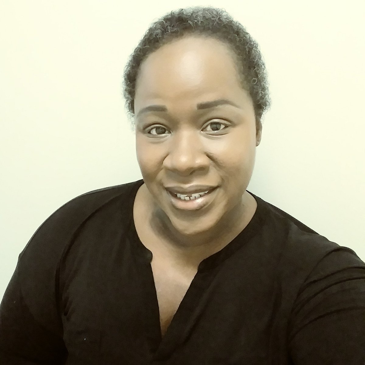 TreshaKnowsBest's tweet photo. Slowly but surely, I'm getting my color back 🎨 #TransformationTuesday #Melanin #CancerChronicles #Chapter3 #ImRadiating #HittingAngles #BeautyForAshes #Masterpiece #JustGettinStarted https://t.co/mDH3gbswt7